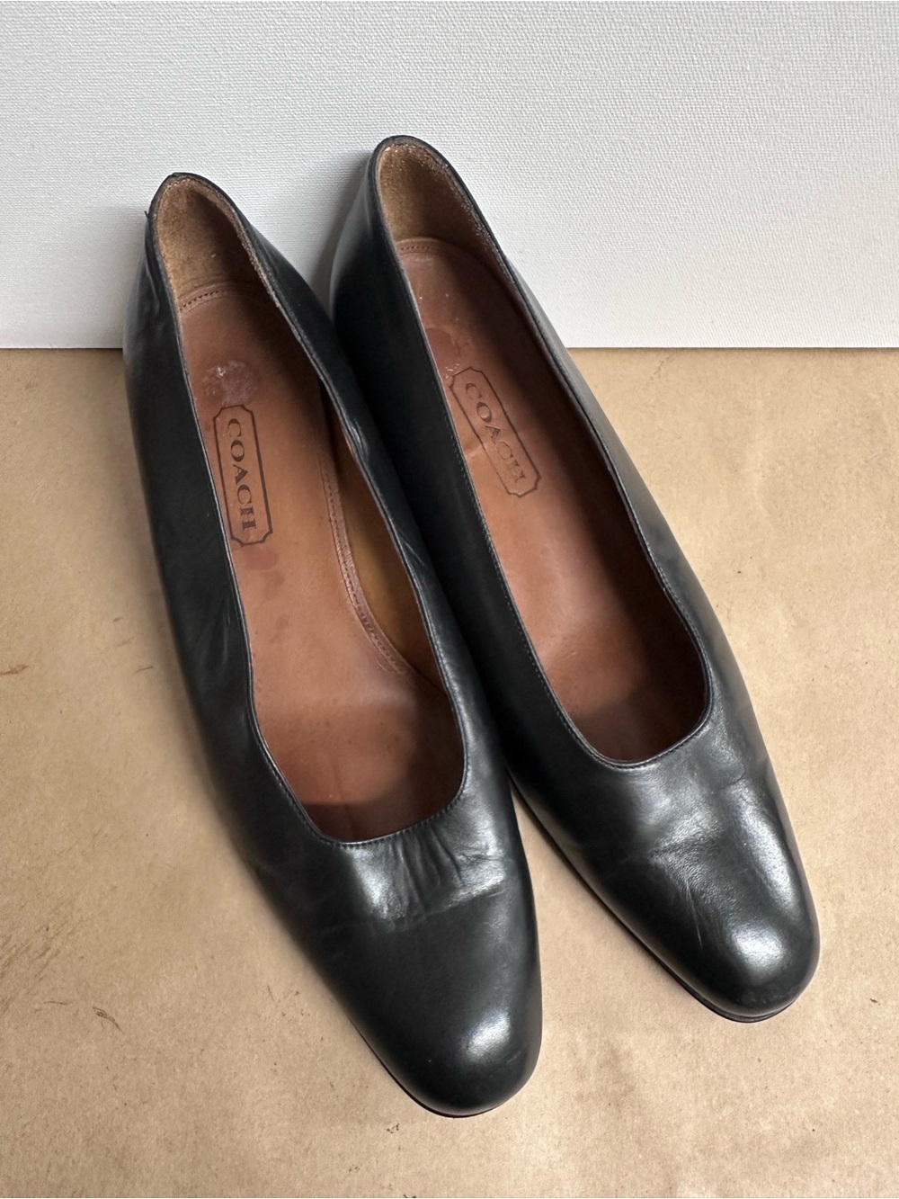 COACH Black Leather Round-Toe Black pumps